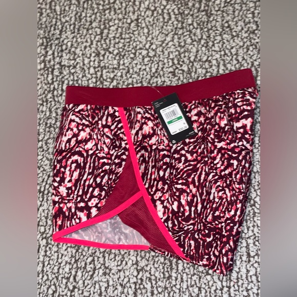 NWT UNDER ARMOUR WOMENS SHORT SIZE L - Picture 5 of 5